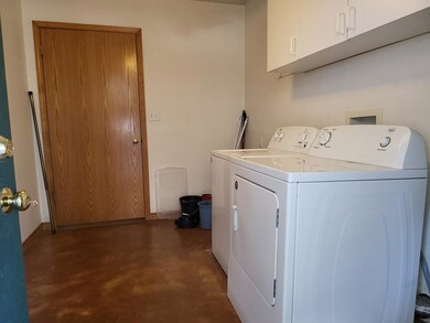 678 Loudon Rd, Fredericksburg, TX 78624 - photo 6