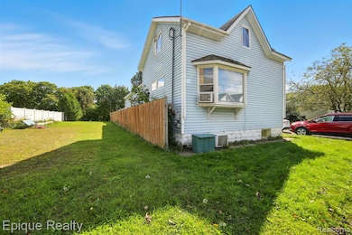 113 Hancock St, Manistee, MI 49660 - photo 4