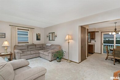 2702 Crestview Dr, Bettendorf, IA 52722 - photo 3