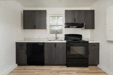 2842 E Cherry St-16