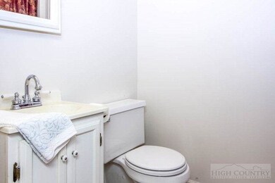 471 Adams Apple Dr unit 3, Banner Elk, NC 28604 - photo 5