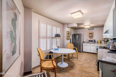 2201 N Central Ave - 19