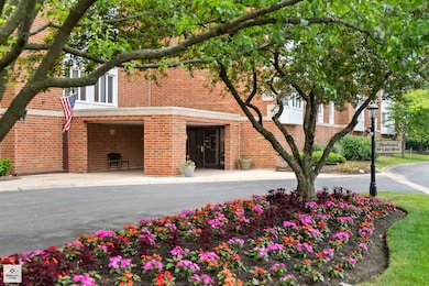 Cambridge on the Lake unit 632, Buffalo Grove, IL 60089 - photo 2