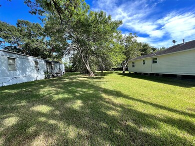 1610 Rice St, Alvin, TX 77511 - photo 3