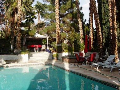 Swimming Pool/Hot Tub/Sauna.