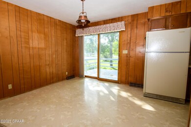 0816 806 Walnut St-DevilsLake
