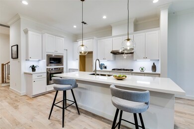 2104 Hazard St, Houston, TX 77019 - photo 2