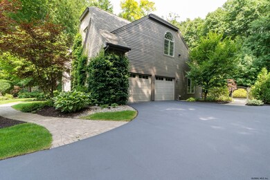 521 Sir Charles Way, Albany, NY 12203 - photo 3