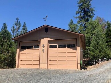 210 Honeycutt Dr, Grants Pass, OR 97526 - photo 2