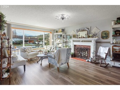 901 E 18th St, the Dalles, OR 97058 - photo 5