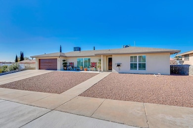 1465 Monte Negro Dr, El Paso, TX 79935 - photo 2