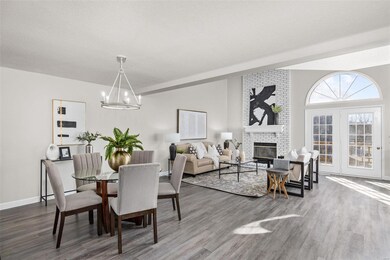 Plenty of space in the dining room for hosting!