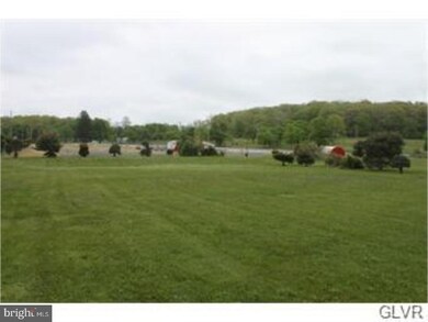 6464 Chestnut St, Zionsville, PA 18092 - photo 2