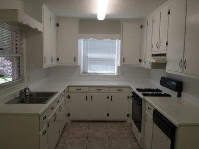 Bright Sunny Eat in Kitchen