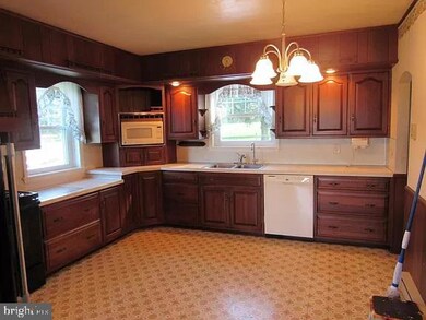 607 S Kinzer Ave, New Holland, PA 17557 - photo 6