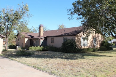 1011 N Munday Ave, Munday, TX 76371 - photo 4