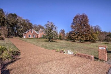 Conveniently located to I-65, Williamson Medical Center, Historic downtown Franklin and Cool Springs