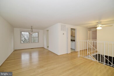 12636 Holkein Dr, Herndon, VA 20171 - photo 4