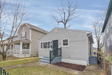 4-web-or-mls-861-e-4th-ave