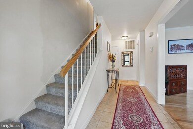 9601 Tinsmith Ln, Burke, VA 22015 - photo 5