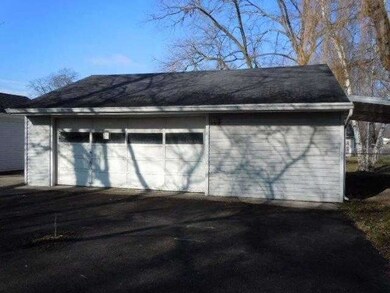 2226 Tremainsville Rd, Toledo, OH 43613 - photo 4