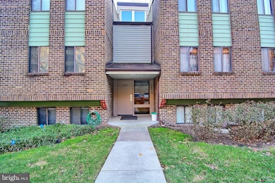1809 Snow Meadow Ln unit T-2, Baltimore, MD 21209 - photo 2