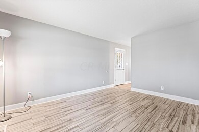 3114 Noe Bixby Rd, Columbus, OH 43232 - photo 5