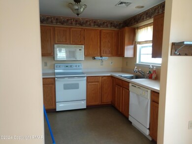 709 Bach Ct, Freemansburg, PA 18017 - photo 6