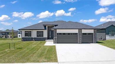 18007 Hammontree Cir, Clive, IA 50325 - photo 4