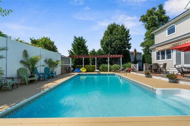 565 S 8th St, Lindenhurst, NY 11757 - photo 6