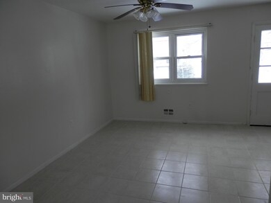 634 Queensgate Rd, Baltimore, MD 21229 - photo 4