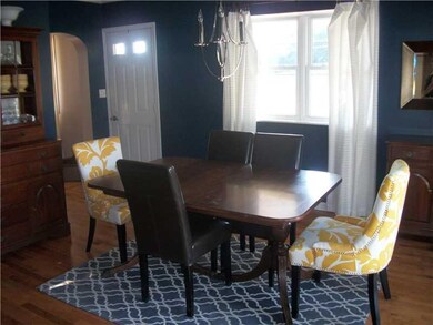 Dining Room. FEATURES BEAUTIFUL HARDWOOD  FLOORING