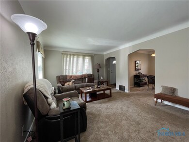 All NEW Luxurious plush carpeting throughout.