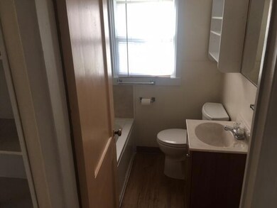 8th Street Full Bath