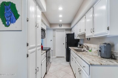 7-web-or-mls-200 Lodge Unit 210-6