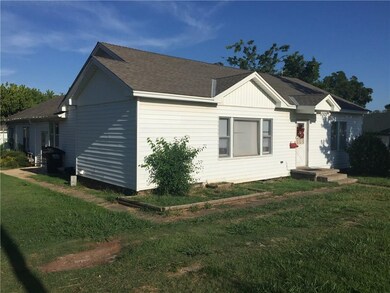 1323 N Park Ave, Shawnee, OK 74801 - photo 2