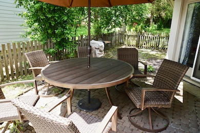 581 Plank Rd, Naperville, IL 60563 - photo 4