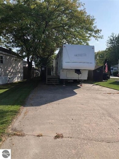 72 E Michigan Ave, Au Gres, MI 48703 - photo 2