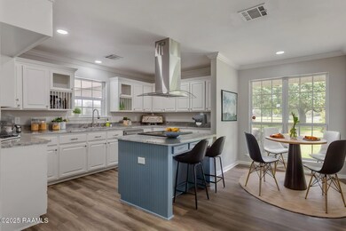 Eat-in Kitchen