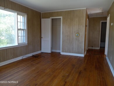 104 S Cypress Street living 20230319