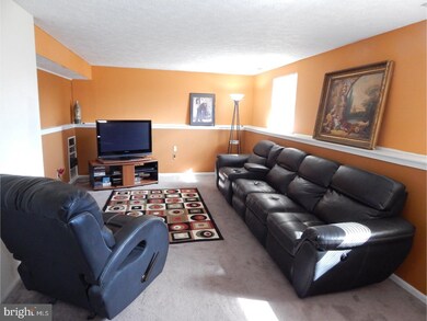 138 Independence Dr, Morrisville, PA 19067 - photo 5