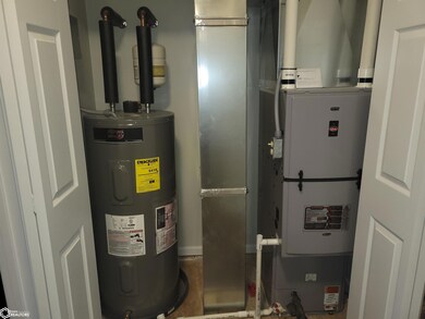 611 N Lincoln Ave, Eagle Grove, IA 50533 - photo 4