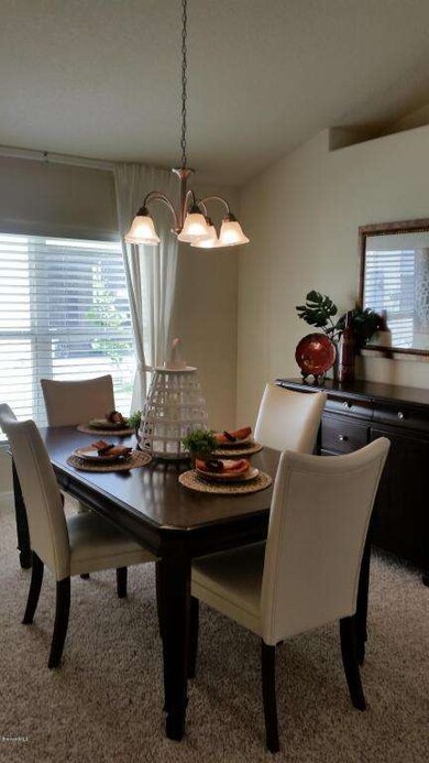 model dining