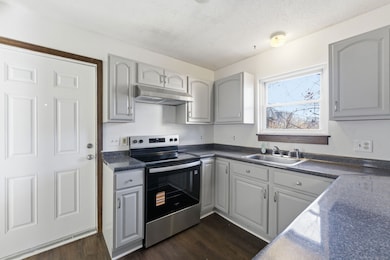 33 Guilford St unit B, Hartford, CT 06120 - photo 3