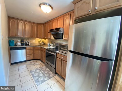 330 Spruce St, Glenolden, PA 19036 - photo 3