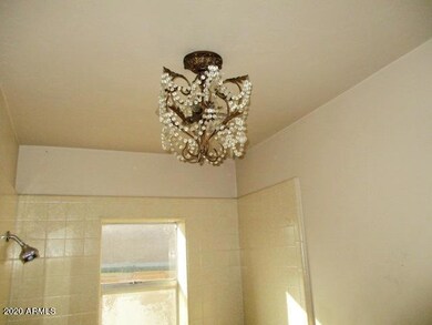 023-359974- Bathroom light