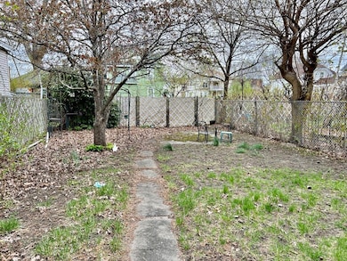 26 Farnham St, Lawrence, MA 01843 - photo 4