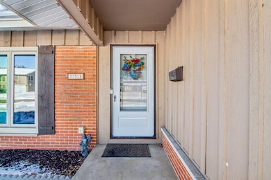 231 Tower Ln, Elk Grove Village, IL 60007 - photo 5