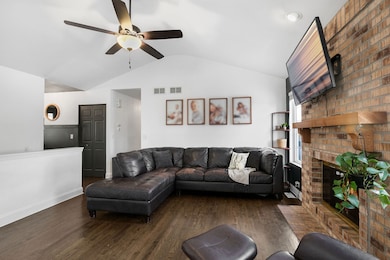 1590 Fairport Dr unit 10, Grayslake, IL 60030 - photo 5