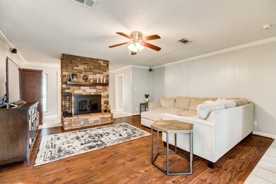 1713 Sherwood Cir, Alvin, TX 77511 - photo 7